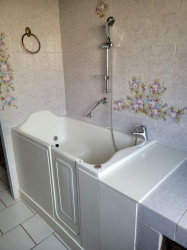 Baignoire balneo assise avec port