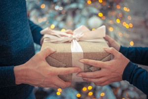 Le boum des cadeaux de seconde main à Noel en France !